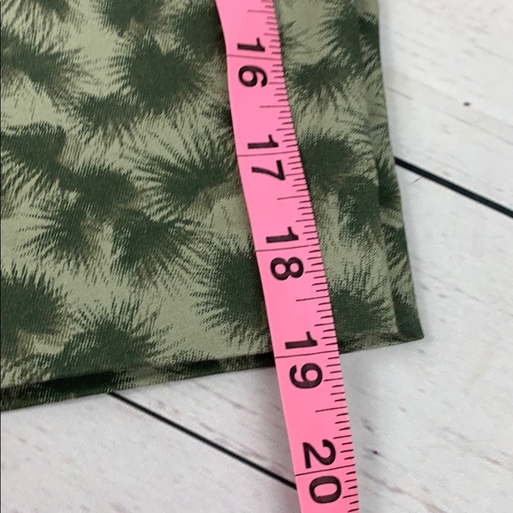 DKNY NWT olive green dress shorts M 31 - Picture 9 of 11